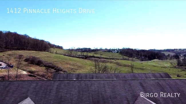 Building Photo - Move in Special! First Month's Rent is Fre...