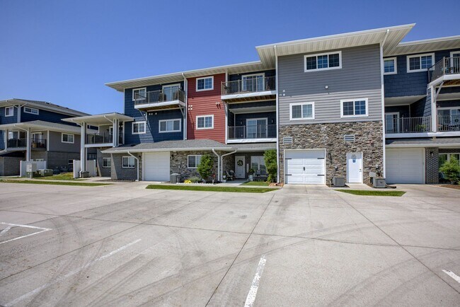 Building Photo - Must See Condo!!