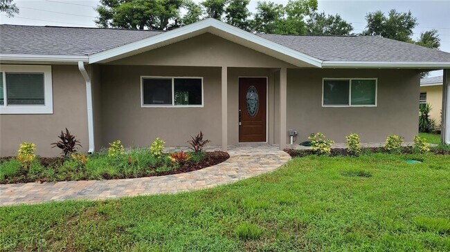 Building Photo - 1718 Cardinal Dr