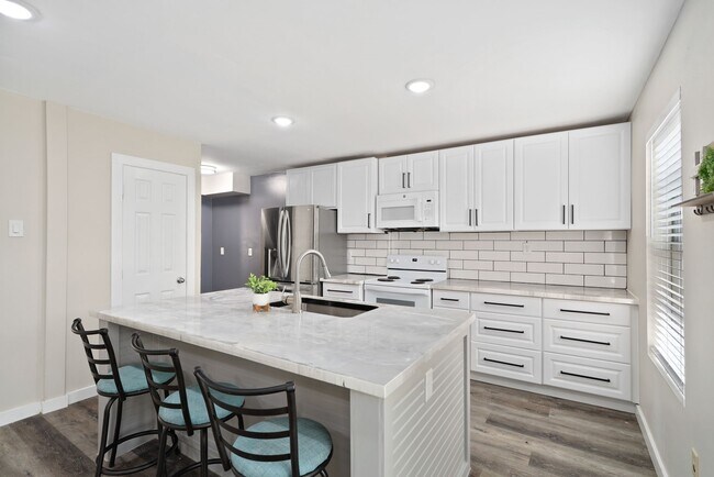 Building Photo - 17114 Beaver Springs Dr