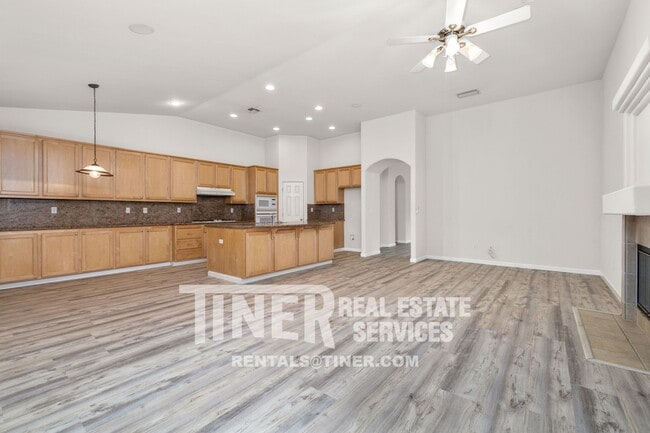 Building Photo - 51 Tulip Tree Cir