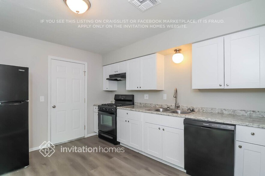 Building Photo - 811 E Alice Ave