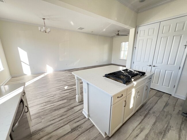 Building Photo - Luxury 2BR Townhome in Market Common | Walkable + Pool | Available Now