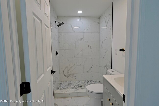 Building Photo - 318 W Main St