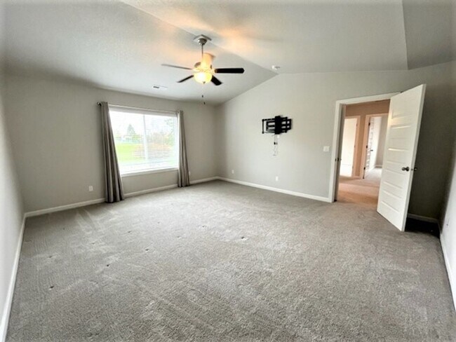 Building Photo - 4 Bedroom 2.5 Bath Home Carlton OR