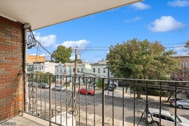 Building Photo - 89 Ferry St