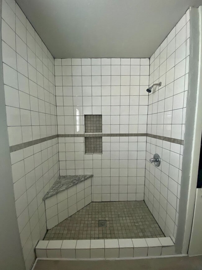 Building Photo - Now available 3 bed 1 bath in Arnett Benson