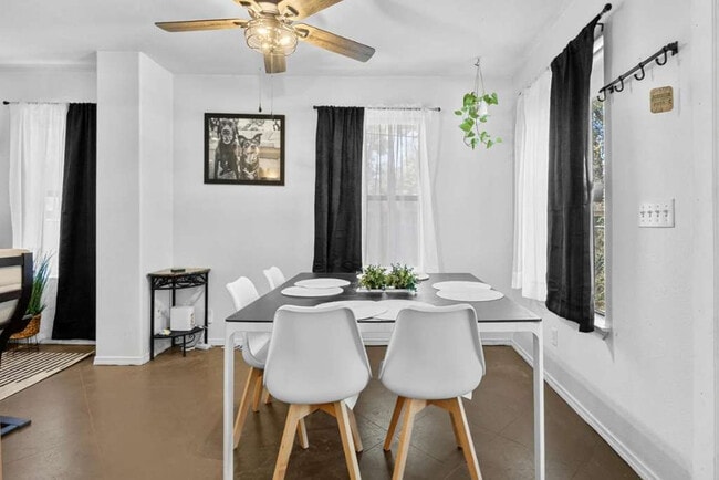 Building Photo - 14811 Foy Dr