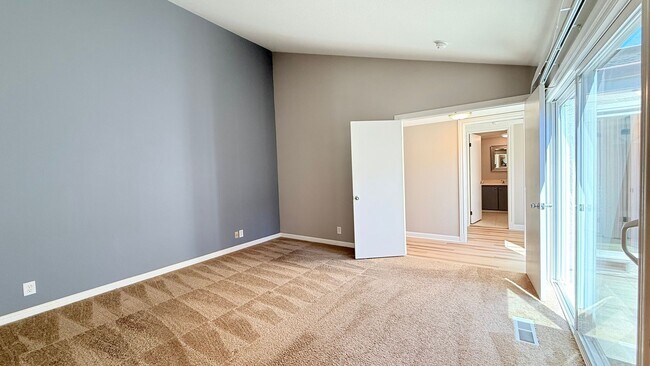 Building Photo - 750 N Paradise Valley Ct