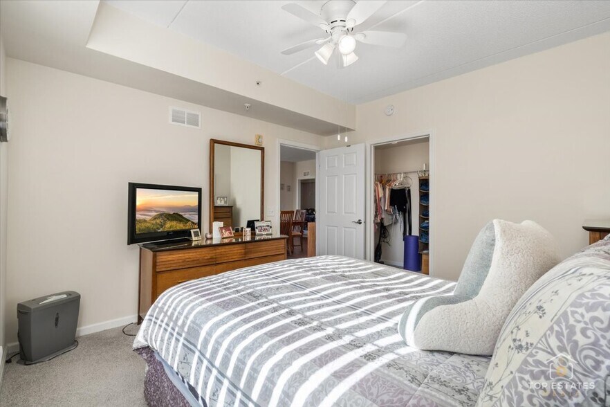 Building Photo - 238 E Irving Park Rd