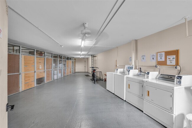 Building Photo - 1901 Bermuda Cir