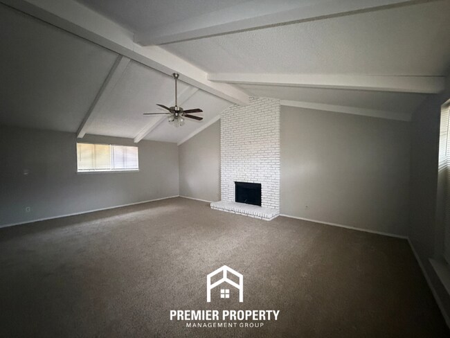 Building Photo - Spacious 3BR Memphis Home w/ Hardwood Floors, Detached Garage & Fenced Yard