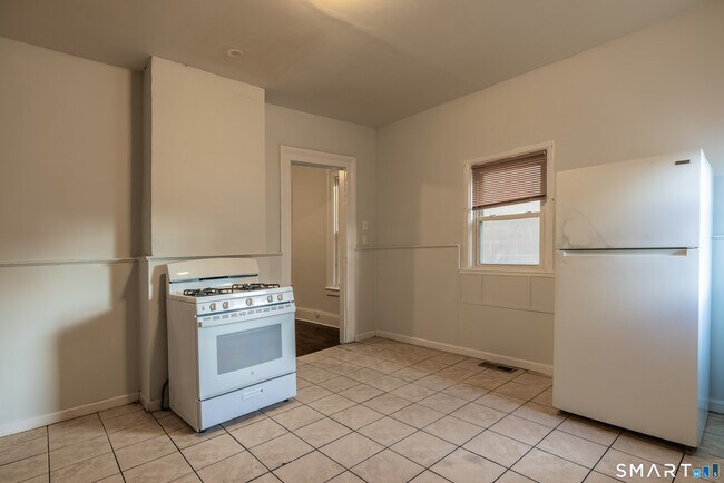 Building Photo - 1995 Main St