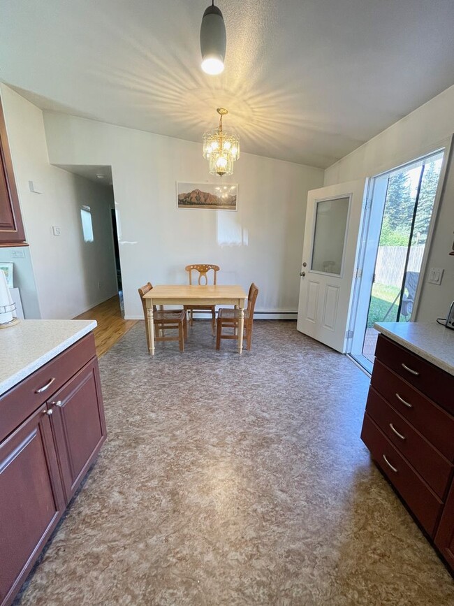 Building Photo - 3bd Home for Rent in Fairbanks! FUEL INCLU...
