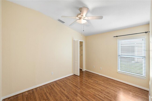 Building Photo - 1556 Scarlett Ave