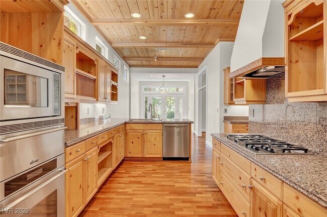 Building Photo - 9005 Opus Dr