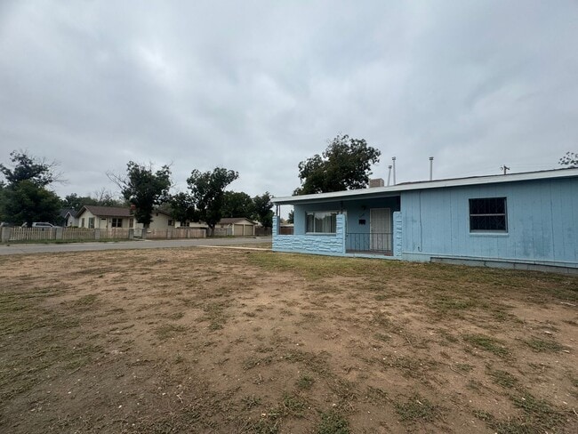 Primary Photo - 1308 S Lea Ave