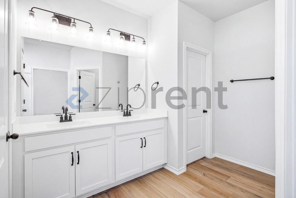 Building Photo - Unit
