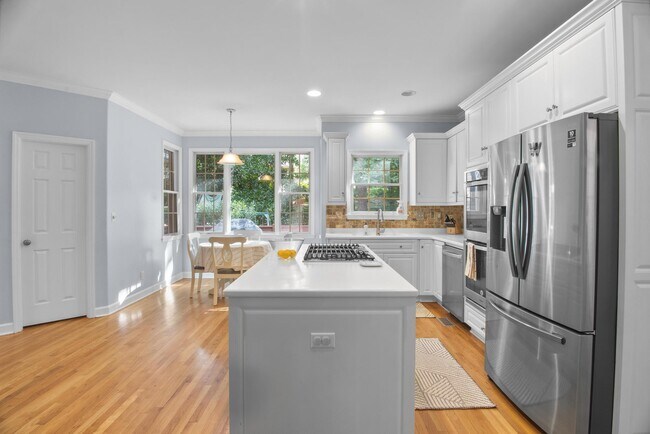 Building Photo - 126 Hemlock Dr