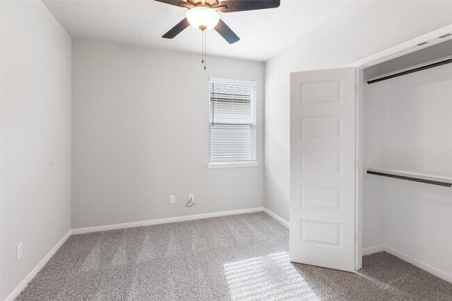 Building Photo - 15195 Still Water Mdw Lp