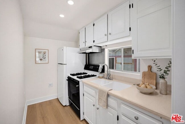 Building Photo - 6190 Mesa Ave