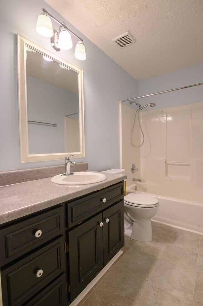 Building Photo - Ridgewood Court Home