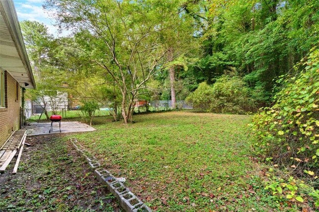 Building Photo - 2150 Meadowlane Dr SW