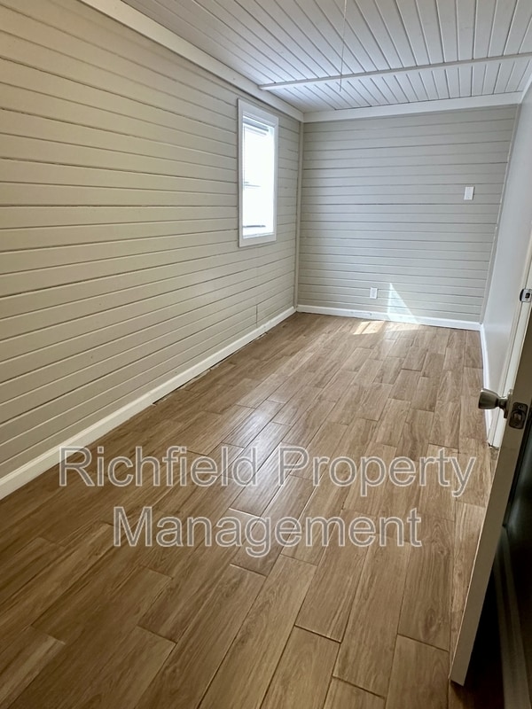 Building Photo - 405 W 3rd St