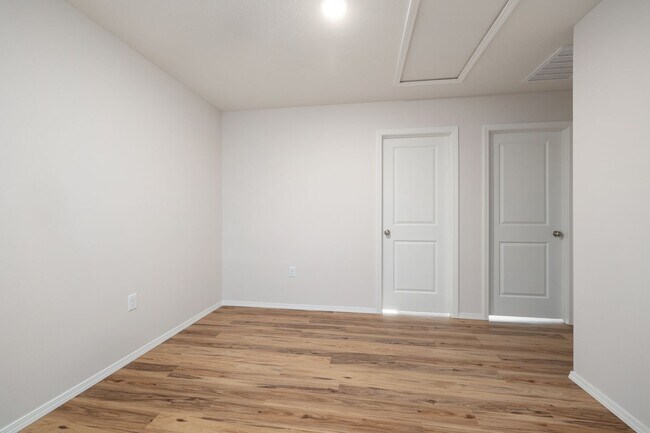 Building Photo - New Build- 2 Story Duplex in Westbury Gardens