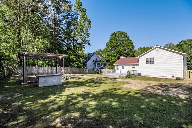 Building Photo - 661 Angela Dr