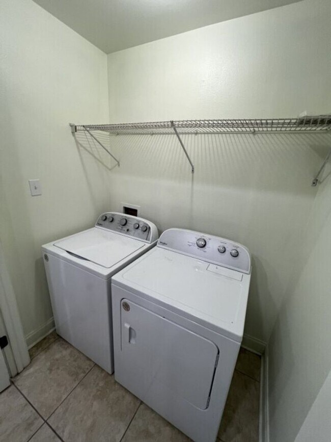 Building Photo - Must See! 2 BR 2 BA condominium located in coveted Juban Courts