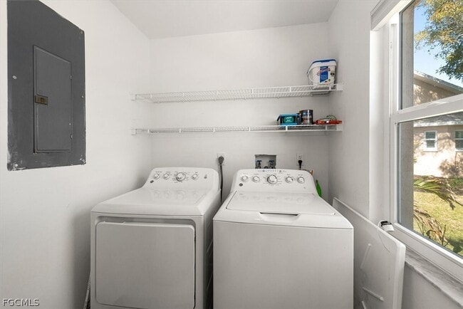 Building Photo - 16830 Sanibel Sunset Ct