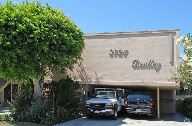 Primary Photo - 3721 S Bentley Ave
