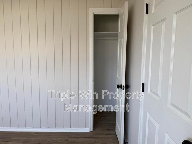 Building Photo - 404 Fee Fee Hills Dr