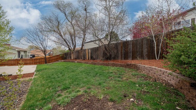 Building Photo - Four level home in Vista Grande