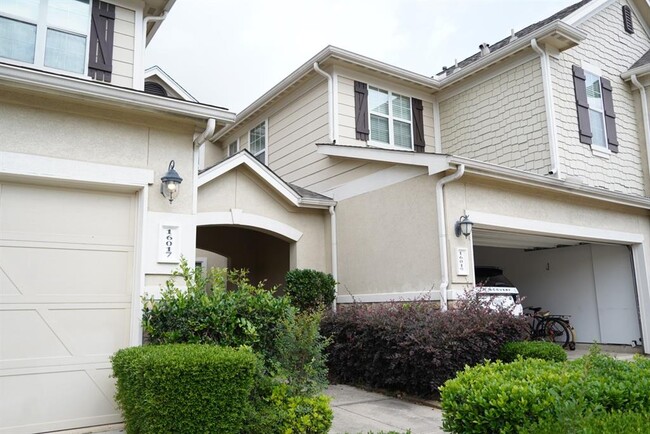 Building Photo - 16019 Summerville Lake Dr