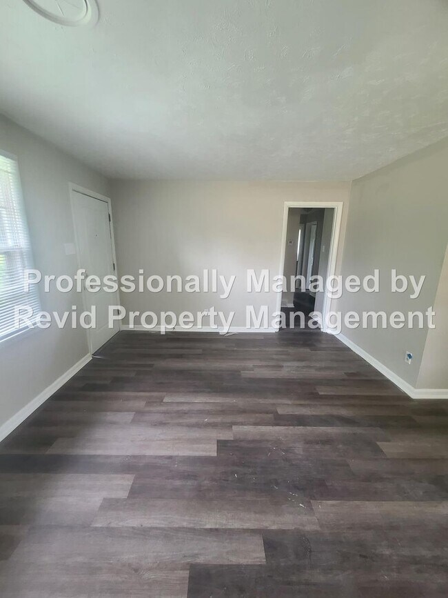 Building Photo - 196 Ivan Rd