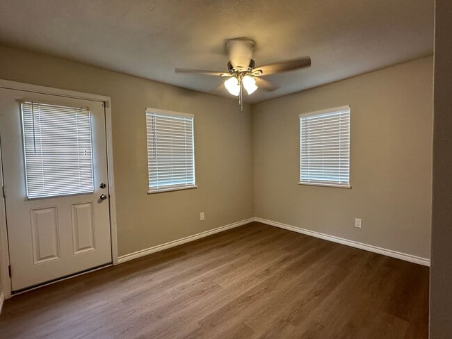 Building Photo - Won't last!