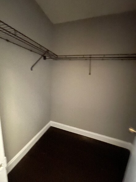 Building Photo - 2701 Riverside Dr