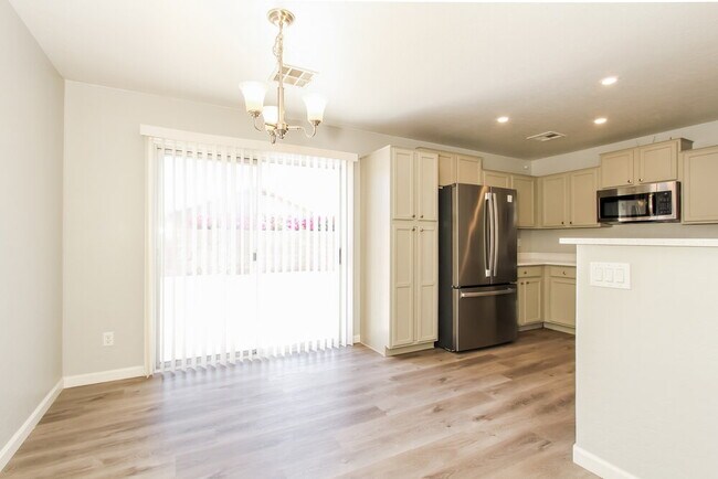 Building Photo - 11565 W Carol Ave