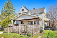 Building Photo - STUNNING REMODEL!!! Extremely Spacious 4 B...