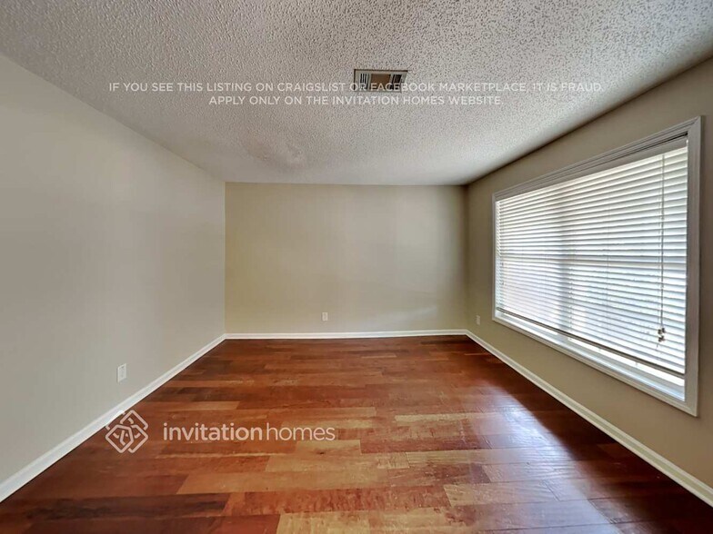 Building Photo - 3026 Lincoln Log Way