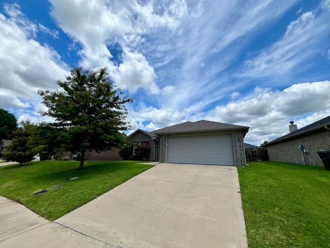 Building Photo - 2520 Meadowglen Ct