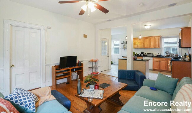 Building Photo - 13 Sachem St