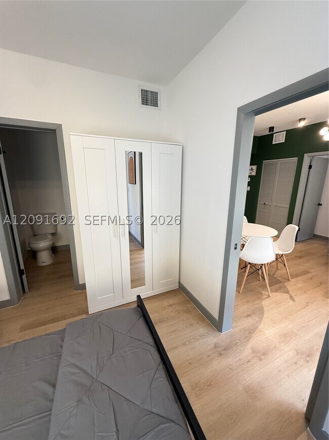 Building Photo - 1320 Drexel Ave