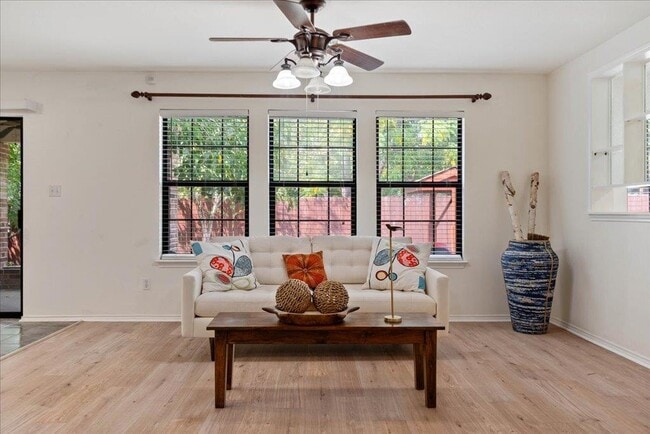 Building Photo - 708 Yosemite Trail