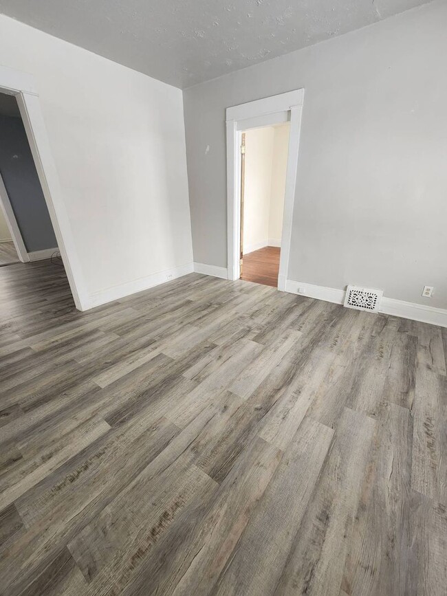 Building Photo - 14012 Scioto Ave