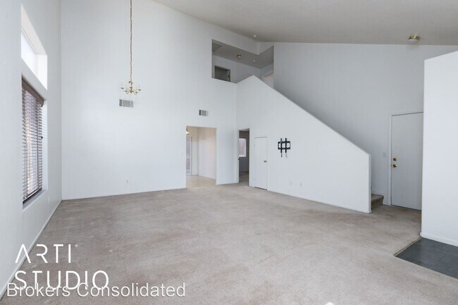 Building Photo - 3 br, 2.5 bath House - 925 Rivers Bend Dr.