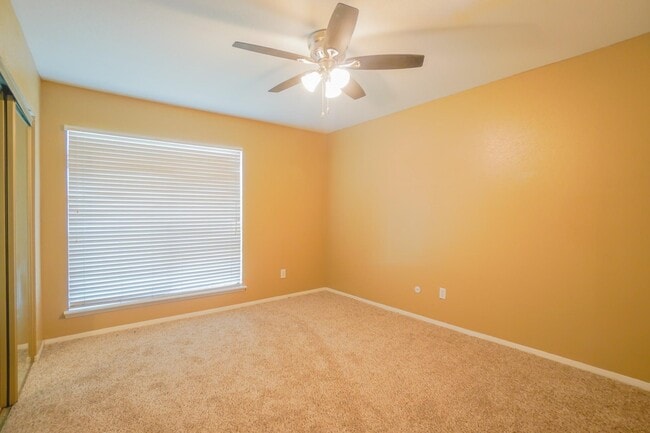 Building Photo - 5005 Georgi Ln