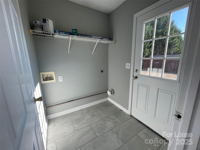 Building Photo - 1755 Rosewell Dr